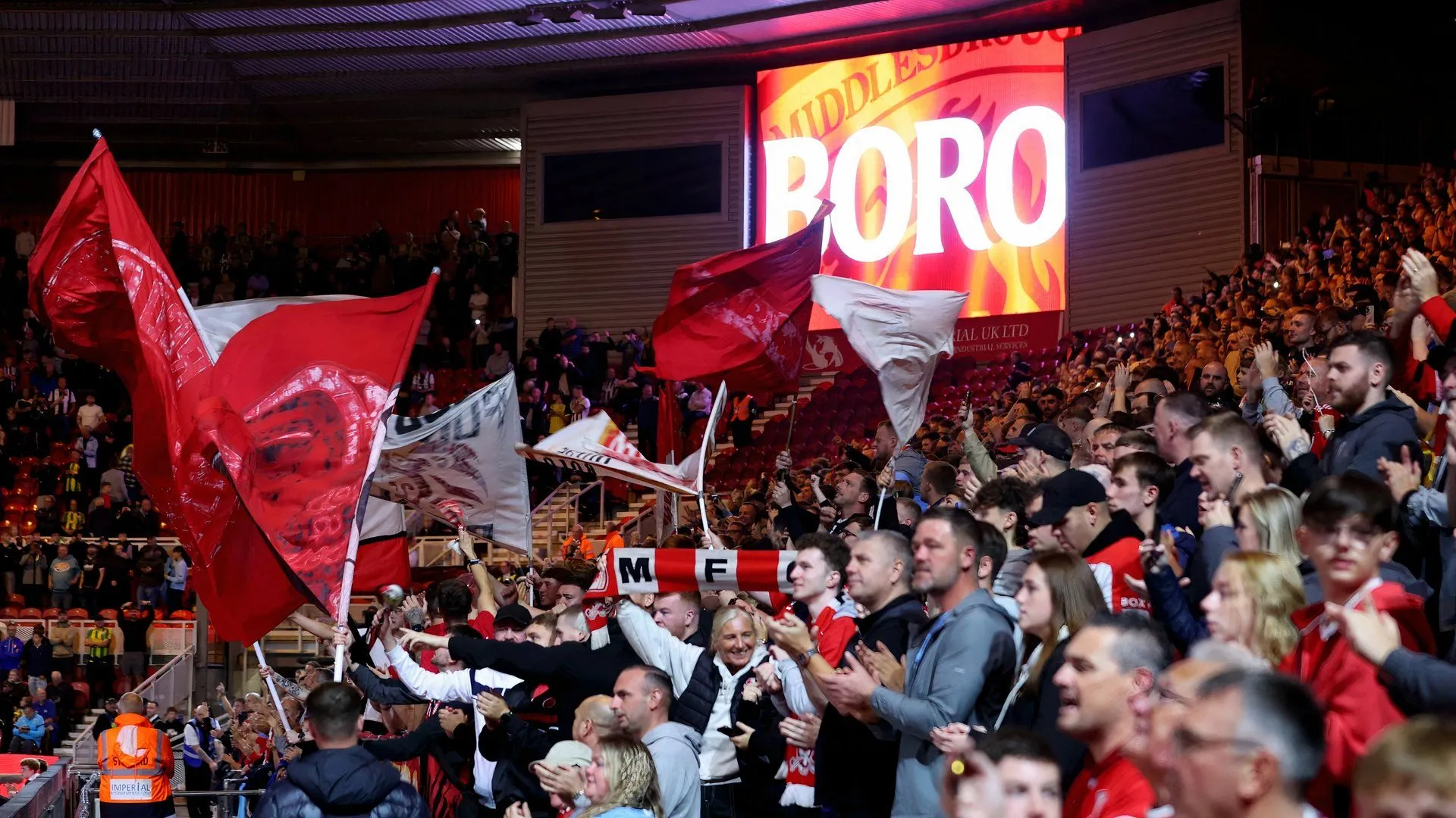 Cổ động viên Middlesbrough tại sân vận động The Riverside