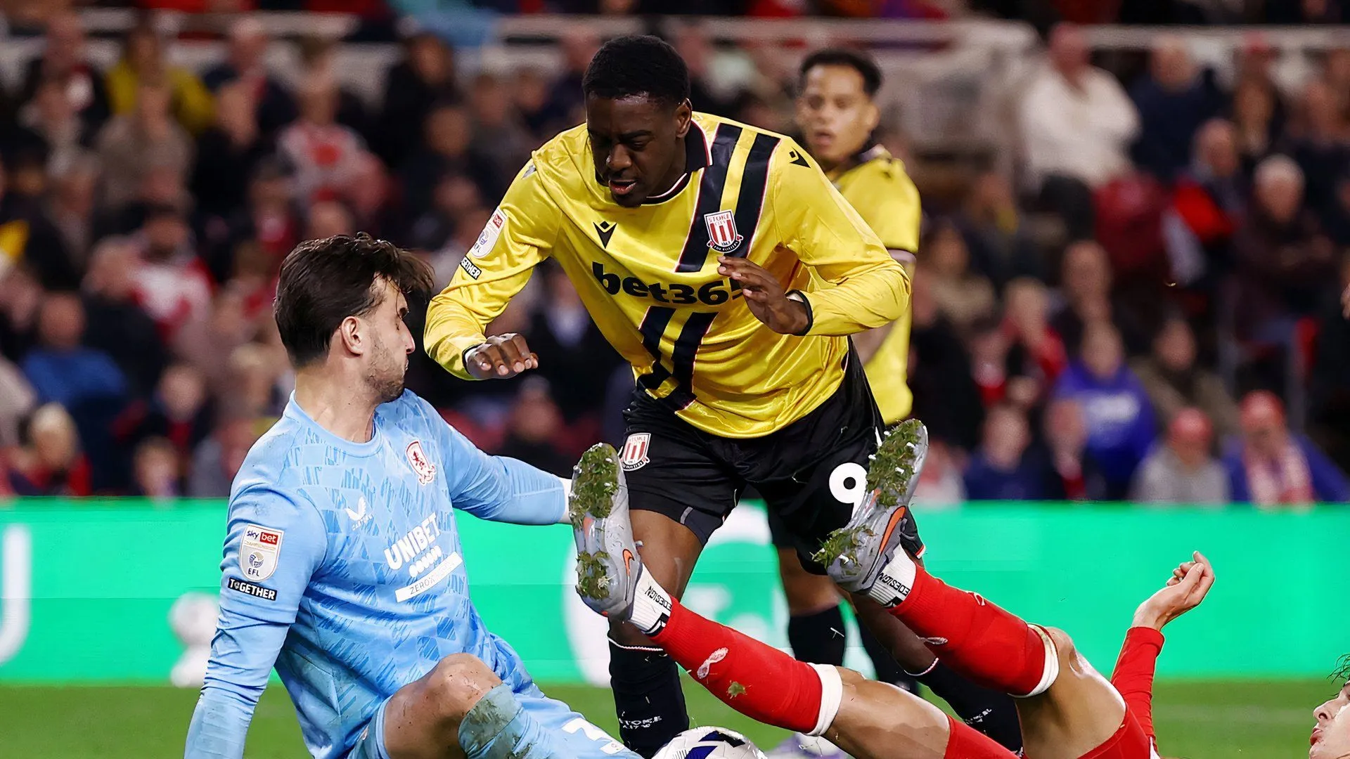 Divin Mubama tỏa sáng với áo Stoke City ở Championship