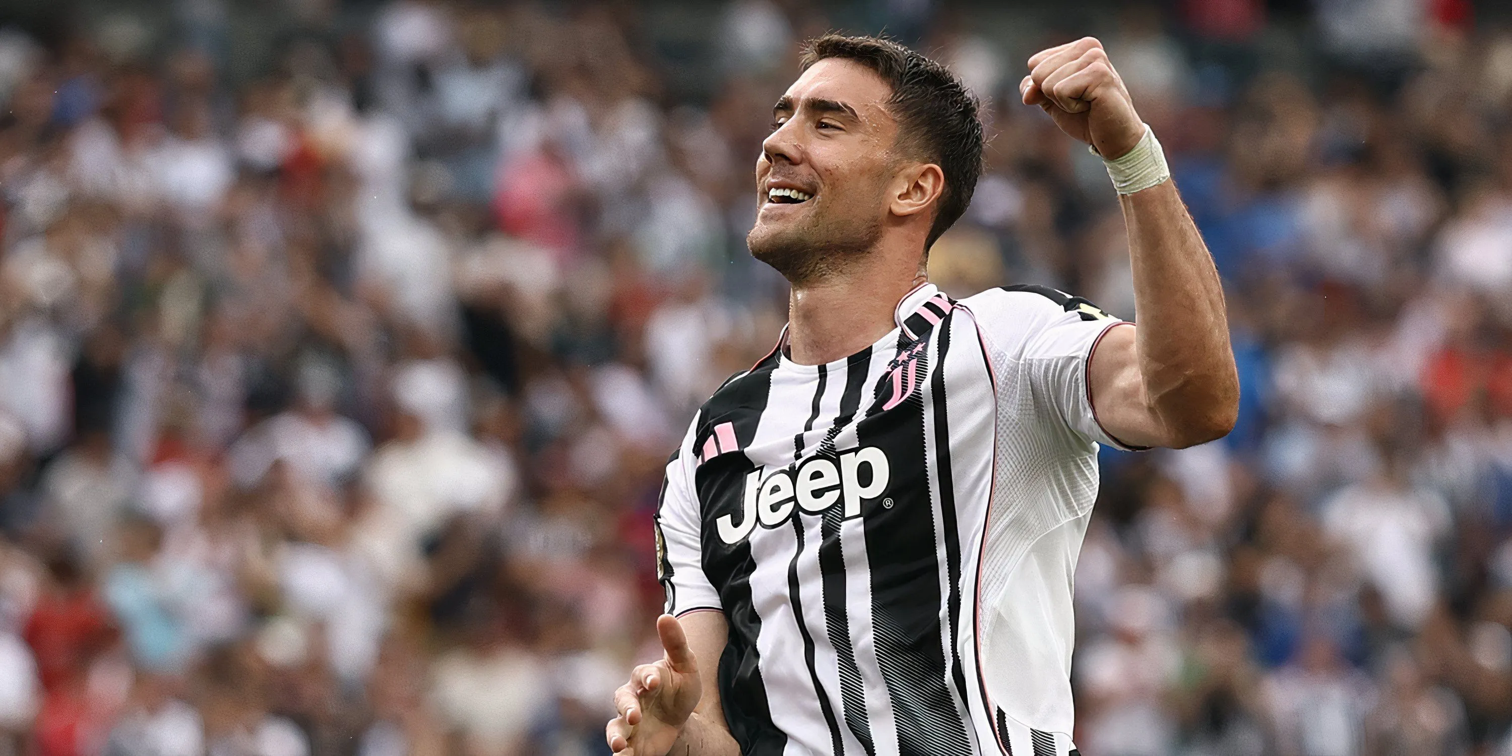 Dušan Vlahović trong màu áo Juventus - tiền đạo hàng đầu mục tiêu của Tottenham