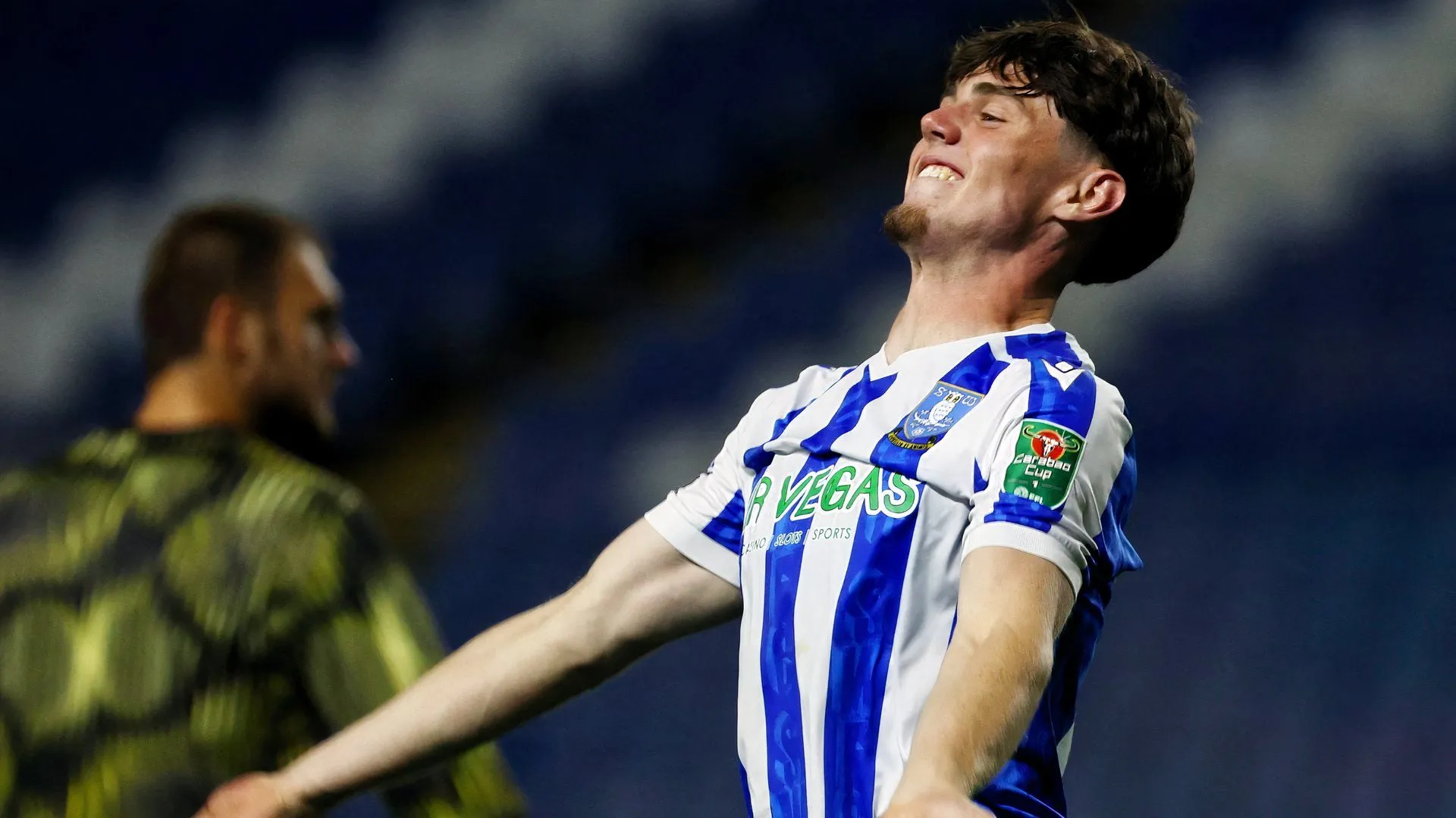 George Brown thi đấu cho Sheffield Wednesday trước Leeds United