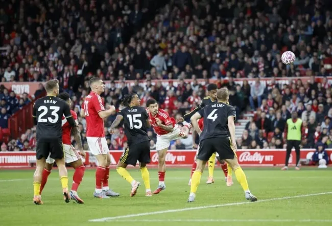 Nottingham Forest khai thác điểm yếu phòng ngự của Man United trong trận hòa 2-2