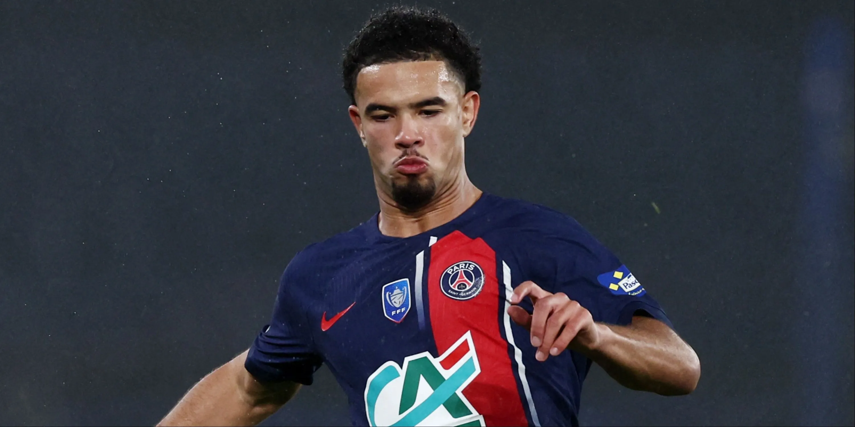 Tiền vệ Warren Zaire-Emery dâng dục cho PSG trong một trận đấu chính thức